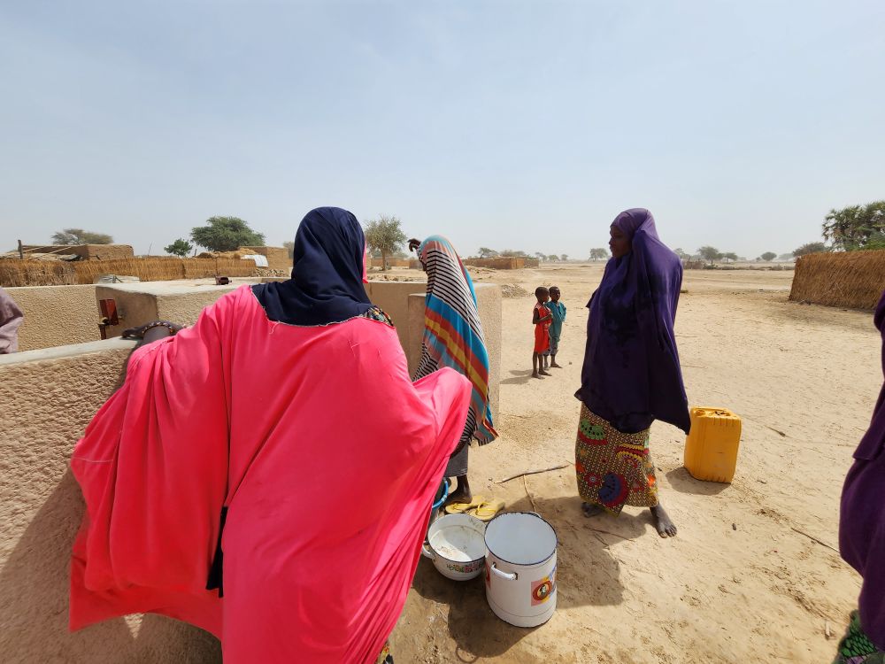 Women at a site for displaced people in Niger.